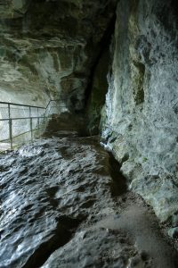 Source du Lison La grotte