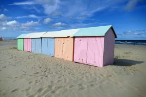 Berck Cabines multicolores posées sur le sable