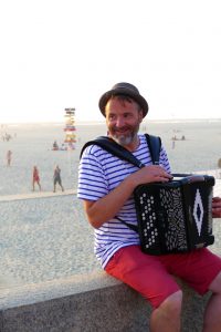 Ytiak de profil souriant